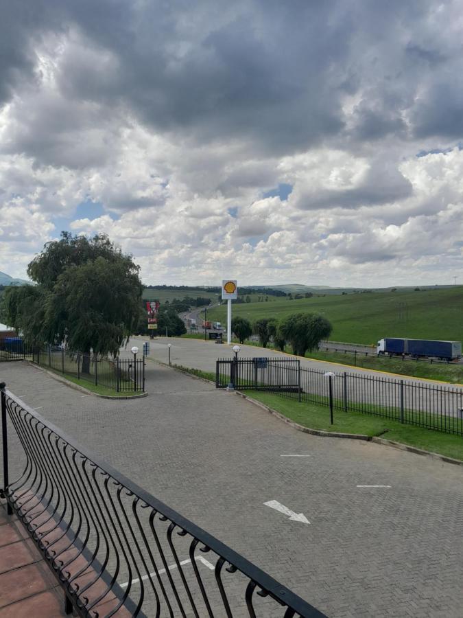Protea Hotel By Marriott Harrismith Montrose Extérieur photo