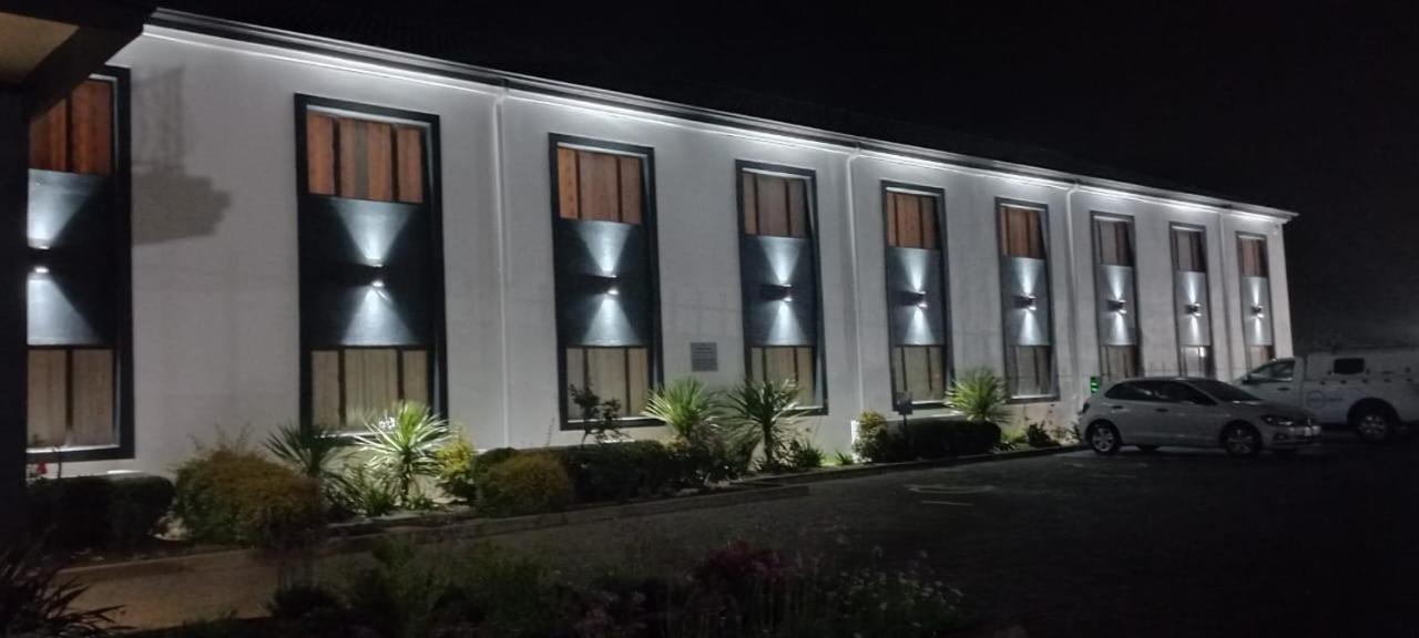Protea Hotel By Marriott Harrismith Montrose Extérieur photo