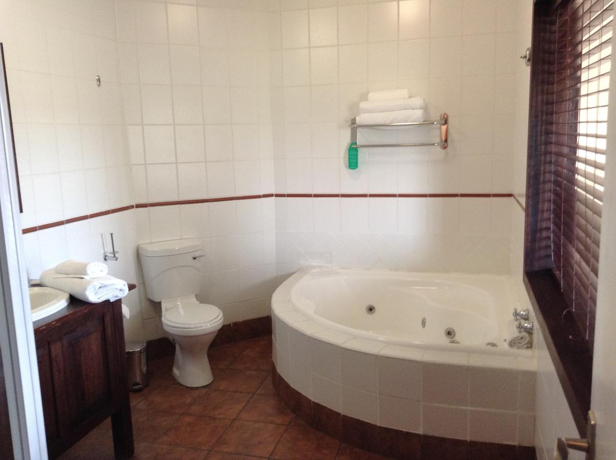 Protea Hotel By Marriott Harrismith Montrose Extérieur photo