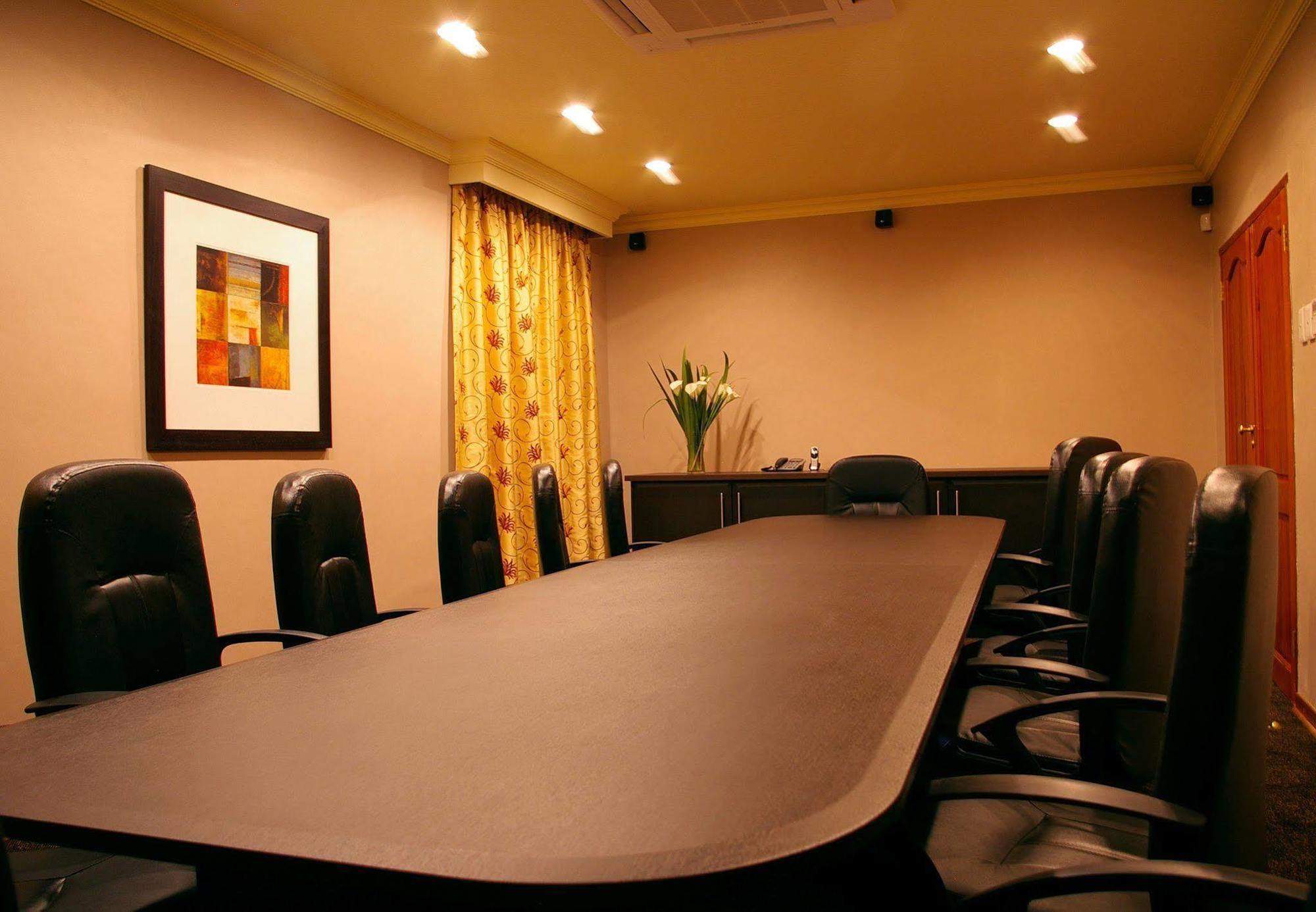 Protea Hotel By Marriott Harrismith Montrose Extérieur photo