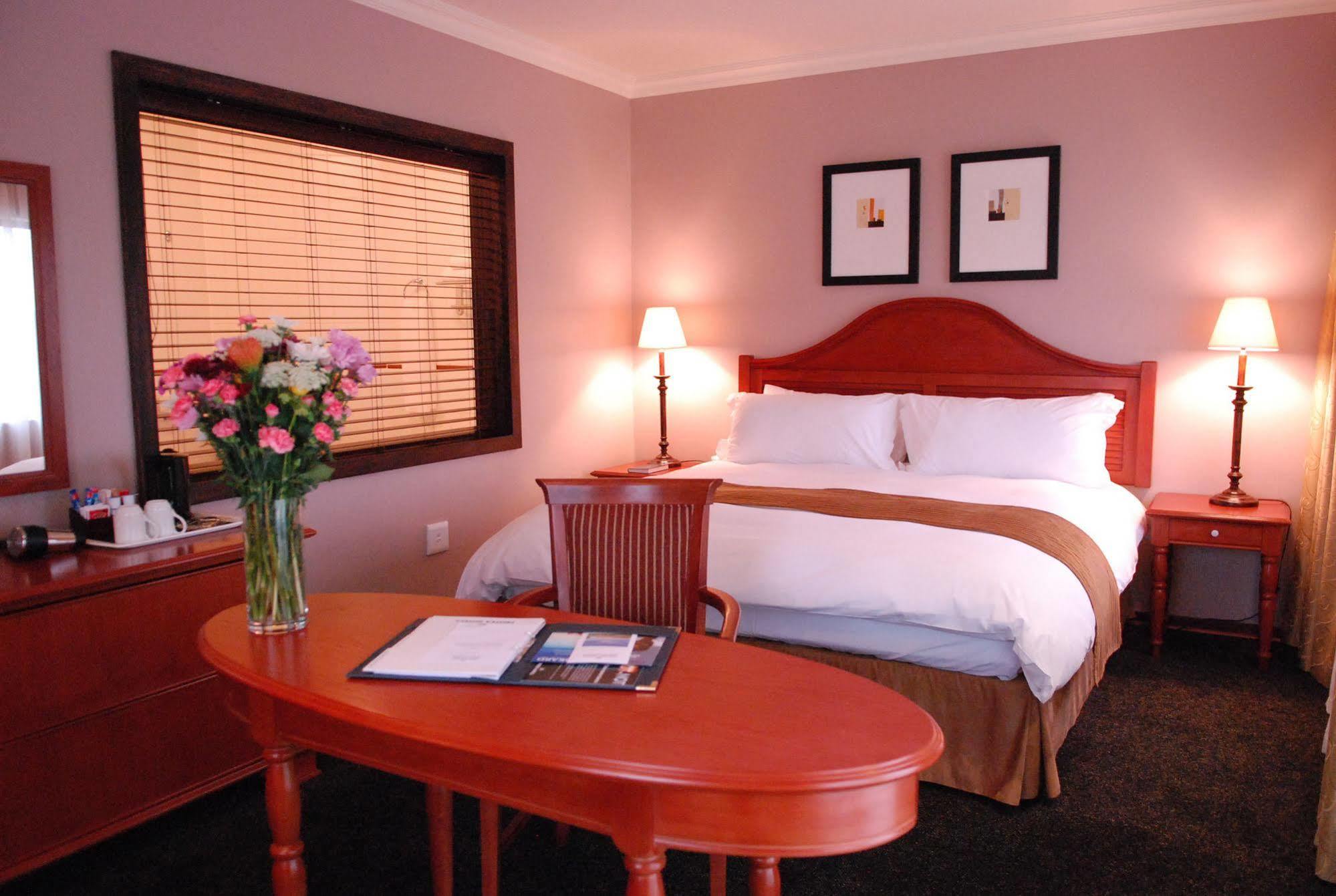 Protea Hotel By Marriott Harrismith Montrose Extérieur photo