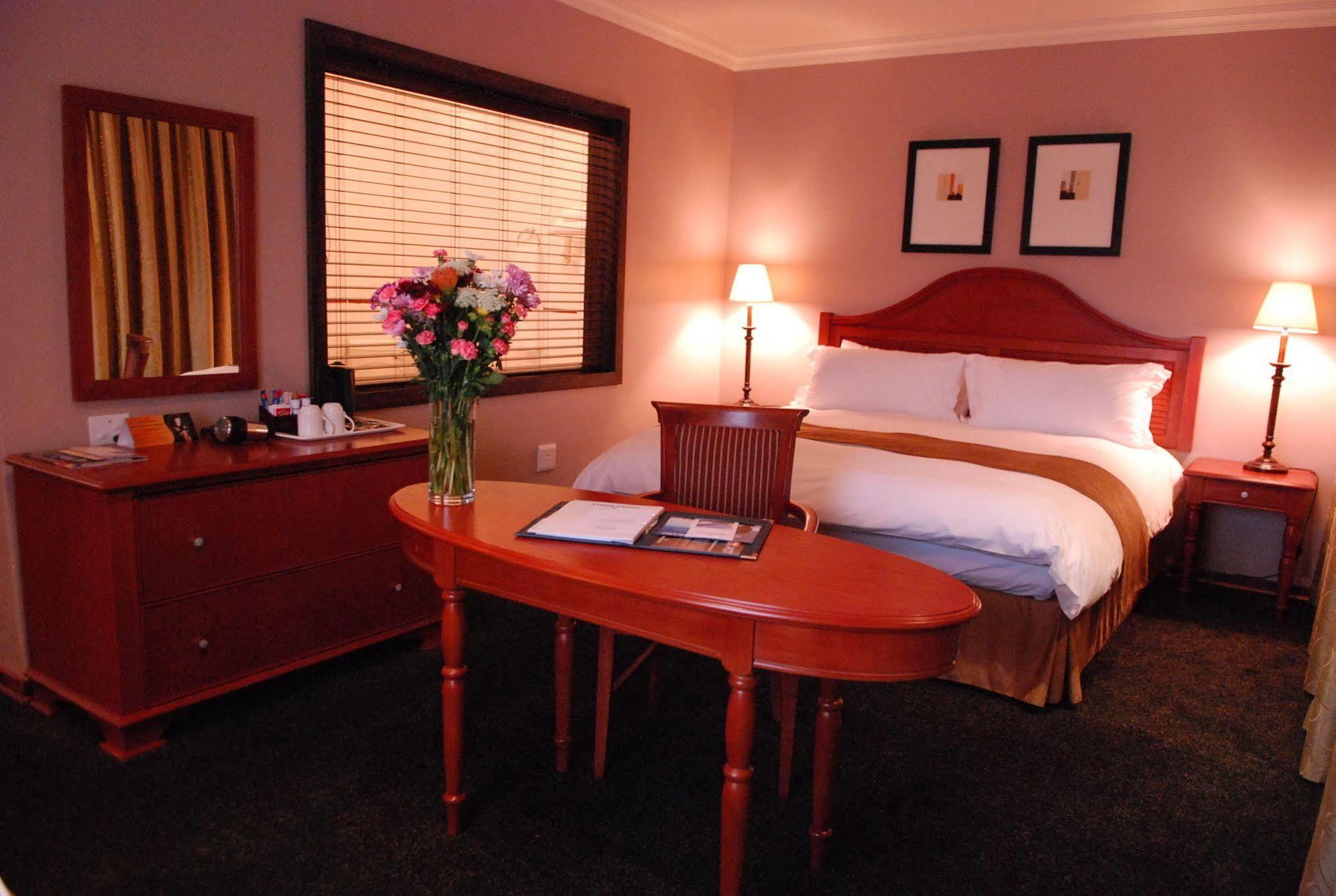 Protea Hotel By Marriott Harrismith Montrose Extérieur photo