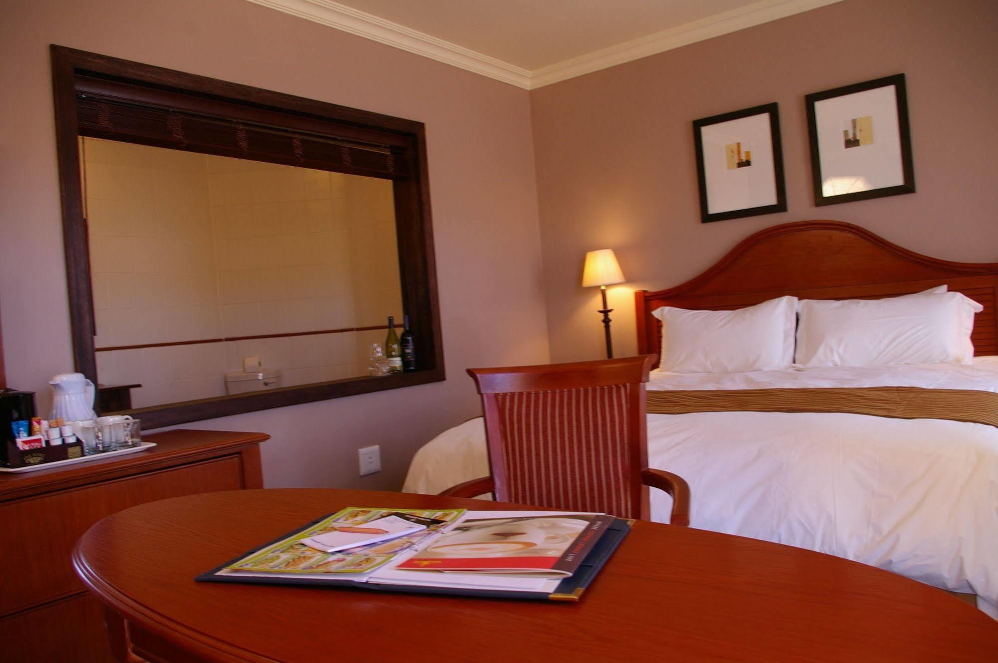 Protea Hotel By Marriott Harrismith Montrose Extérieur photo