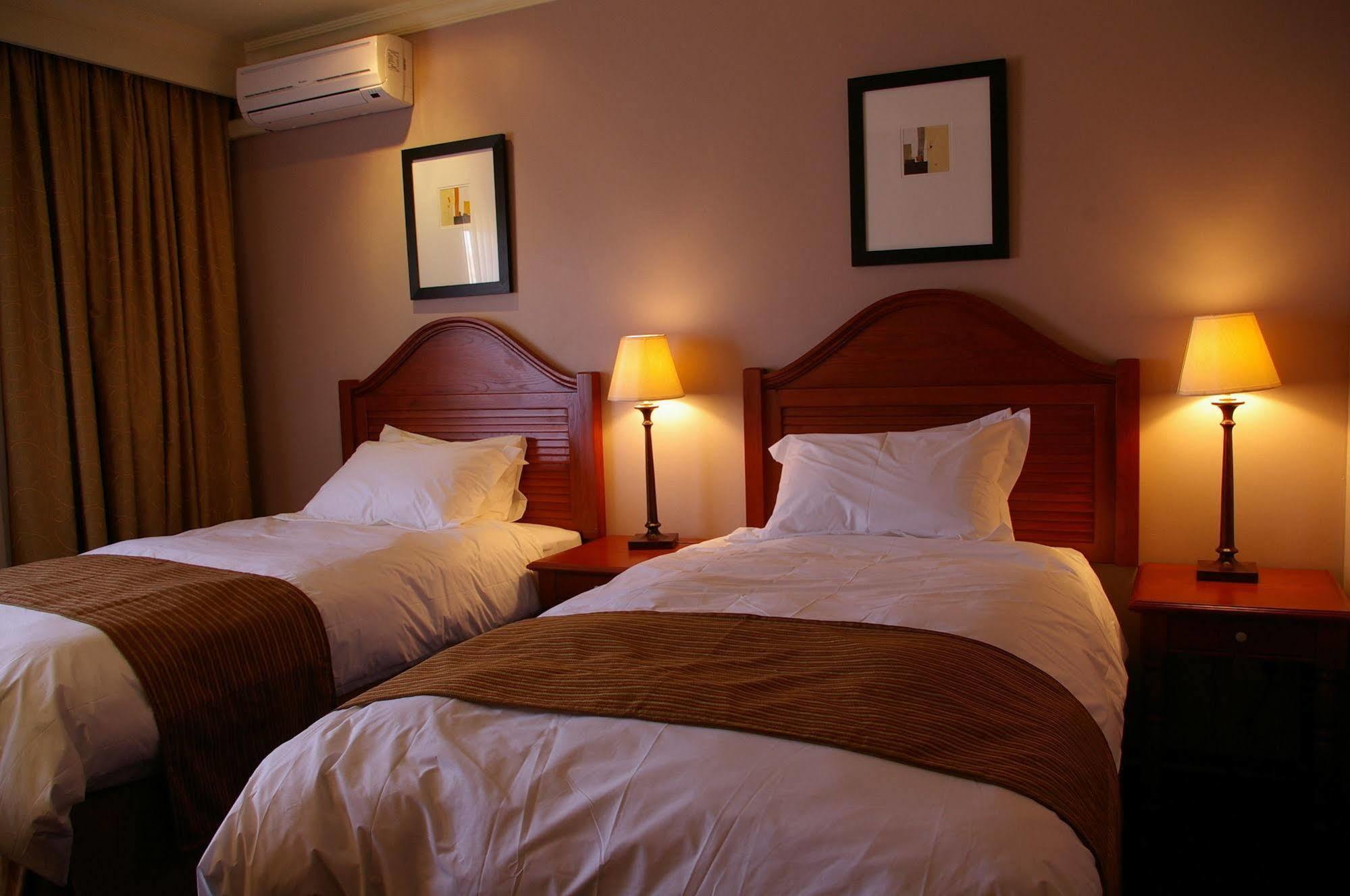 Protea Hotel By Marriott Harrismith Montrose Extérieur photo
