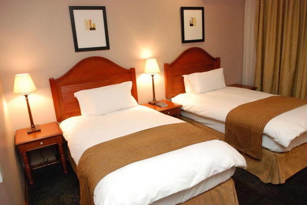 Protea Hotel By Marriott Harrismith Montrose Extérieur photo