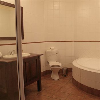 Protea Hotel By Marriott Harrismith Montrose Extérieur photo